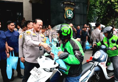 Gelar “Jumat Peduli”, Kapolda Metro: Ojol Siap Jadi Mitra Jaga Jakarta