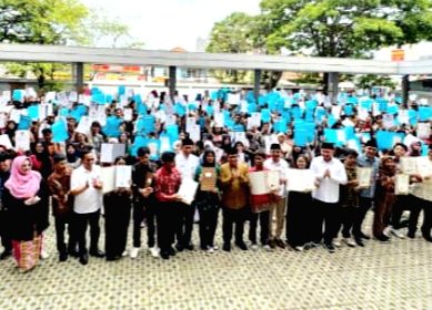 Bantuan Pemutihan Ijazah Diterima Ribuan Siswa Siswi Jaksel Disaksikan Gubernur