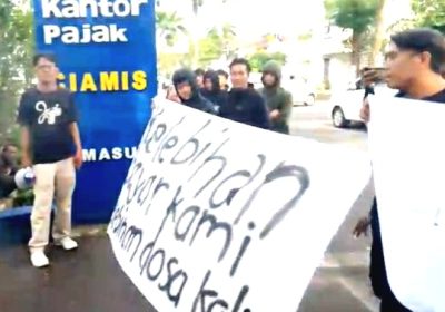 Himpunan Mahasiswa Galuh Ciamis Geruduk Kantor KPP  Pratama