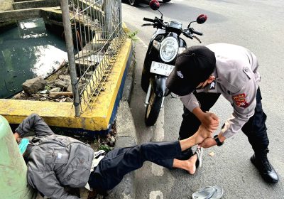 Aksi Polisi di Jakarta Barat “Gercep” Bantu Korban Kecelakaan  