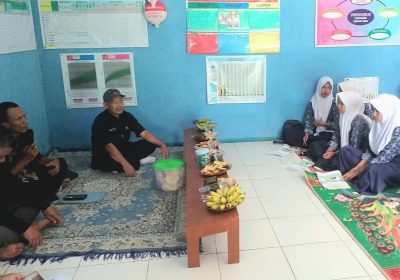 Eskul Siswa SMPN Satap Sukamantri Study Banding Pengelolaan Sampah  Ke Bank Sampah  Banjarangsana