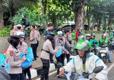 Program Rutin Jumat Peduli PMJ, Hadirkan Bantuan Pengemudi Ojol