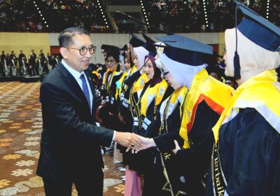 Unas Wisuda 864 Lulusan, Rektor UNAS Tegaskan Komitmen Transformasi Digital dan Penguatan Budaya
