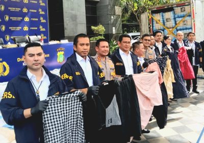Polda Metro Sikat Jaringan Pakaian Bekas Total 439 Bal Diamankan