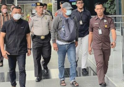 Bupati Ponorogo Tiba di Gedung KPK Bersama 13 Orang Ikut Ditangkap