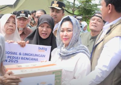Titiek Soeharto dan Bulog Salurkan Bantuan Beras dan Minyak Goreng untuk Tiga Provinsi Sumatera