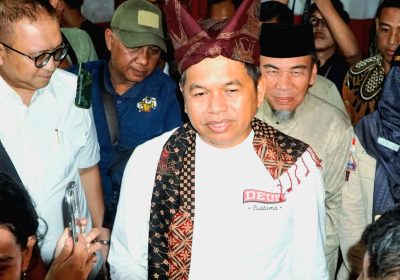 KDM Tiba di Padang Kunjungi Daerah Terdampak Banjir dan Longsor Bawa Uang Rp7 Miliar