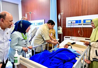 “Cepat Sembuh Yah,” Ucap Presiden Prabowo di RSUD Koja
