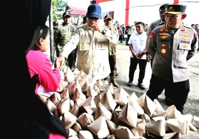 Kapolri Dampingi Presiden Cek Lokasi Pengungsian Korban Banjir di Tapanuli Tengah