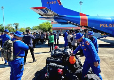 Pesawat CN 295/P-4501 Kirim Bantuan Logistik dan Tim SAR ke Bencana Aceh dan Sumatera Barat