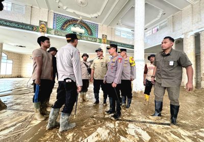 Kapolri Tinjau Proses Pembersihan Sekolah dan Masjid di Aceh Tamiang