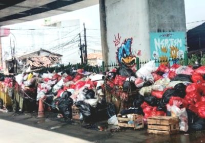 Tumpukan Sampah Menggunung di Kawasan Pasar Ciputat Tangerang Selatan, Pemda Cuek!
