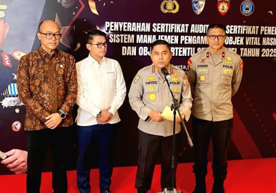 Baharkam Polri Serahkan Sertifikat Audit Sistem Pengamanan Objek Vital Nasional