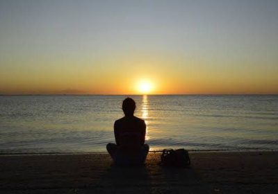 Sendirian Bukan Berarti Kesepian || Oleh Endah Sayani