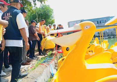 Anggota DPRD DKI Jakarta Launching Perahu Bebek di Situ Rawabadung