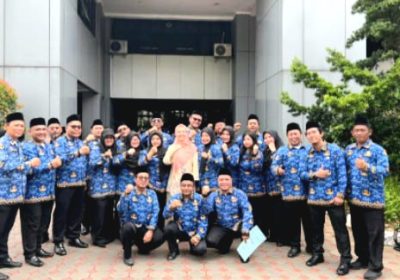 Wali Kota Jaksel M Anwar Serahkan 452 SK Pengangkatan Pegawai  PPPK