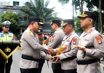 Polda Metro Jaya Berikan Penghargaan Pospam dan Posyan Terbaik