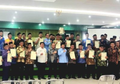 ATR BPN Serahkan Sertifikat Tanah Wakaf  Ke Kemenag Ciamis