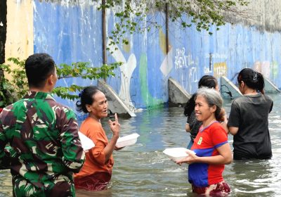 Kodam Jaya Respons Cepat Bantu Warga Terdampak Banjir di Kapuk Muara