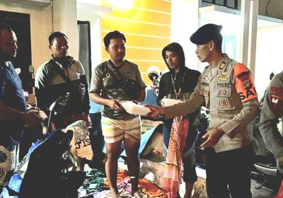 Brimob PMJ Kerahkan Tim SAR dan Dapur Lapangan Bantu Warga Terdampak Banjir di Bekasi