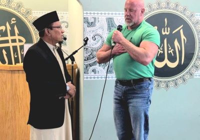 Masjid Istiqlal Houston Sambut Mualaf Baru: Professor Dock Yates Resmi Memeluk Islam