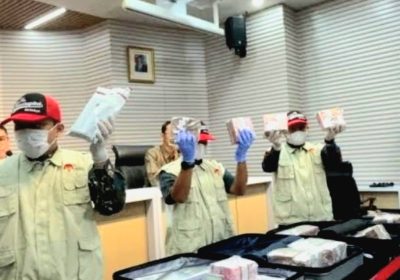 KPK Pamerkan Uang Rp5 Miliar Kasus Dugaan Gratifikasi Importasi Barang di Direktorat Jenderal Bea dan Cukai