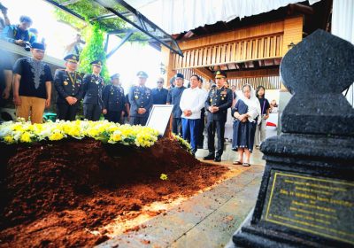 Hadiri Pemakaman Meriyati Hoegeng, Kapolri: Pesan Eyang Jadi Inspirasi Insan Bhayangkara