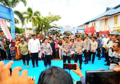Kapolri dan Ketua Komisi IV DPR RI Tinjau Korban Bencana di Tapanuli Tengah