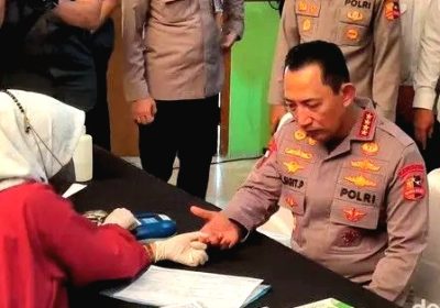 Kapolri Ikut Donor Darah Hadiri Baksos HUT ke-53 Buruh KSPSI