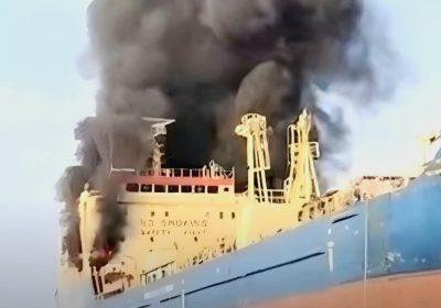 Kapal Minyak Asing Lewat di Selat Hormuz Dihantam Rudal Drone, Iran Makin Beringas