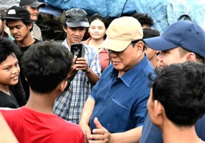 Usai Kunjungi Warga Pinggir Rel Kereta Api Senen, Presiden Prabowo Perintahkan Segera Bangun Rumah Mereka