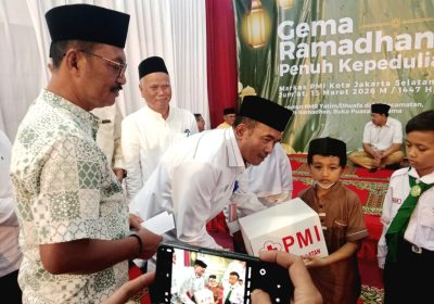 PMI Jaksel Berikan Santunan dan Berbuka Puasa dengan Anak Yatim Piatu Dhuafa dan Anggota PMR