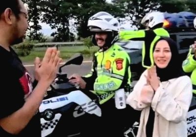 Tertinggal  dari Rombongan di Rest Area Pemudik Ini Diantar Polisi Susul Keluarga