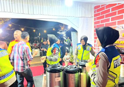 Polisi Sediakan Bagikan Ribuan Kopi dan Makanan Gratis di Pos Mudik Jepara, Pemudik Pun Senang