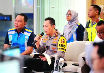 Pastikan Arus Balik Aman Kapolri Tinjau Jasa Marga Command Center di Jatiasih