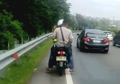 Sempat Panik Kehilangan HP Pemudik Ini Dibantu Polisi Kembali ke Mobil dengan Selamat