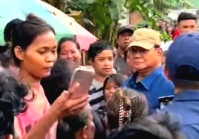 Presiden Prabowo Mendadak Kunjungi Pinggir Rel Kereta Api Senen, Ingin Bangun Rumah Warga