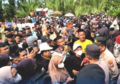 Dua Polisi Dicopot Gegara Warga Bakar Rumah Pelaku Bandar Narkoba di Riau