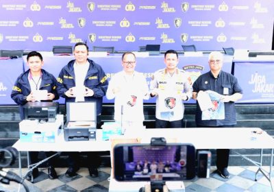 Uang Palsu  12.191 lembar Pecahan 100 ribu Gagal Beredar Polisi Amankan Satu Tersangka