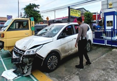 WNA Pengendara Wuling Tabrak Pemotor dan Tiang di Bangsri Jepara Diamankan Polisi
