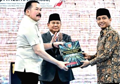 Presiden Prabowo Pamerkan Uang Rp11,42 Triliun dan Ratusan Ribu Hektare Lahan Hasil Penyelamatan ke Negara