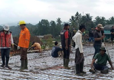 Semangat Kebersamaan Warnai Pembangunan Ponpes Warga Sukarela Bergotong Royong