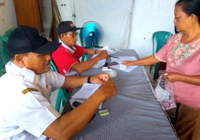 Wujudkan Ketahanan Pangan, Desa Celering Salurkan Bantuan Beras dan Minyak Goreng ke Warga