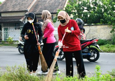 Lotim “Meriri”: Bukan Sekadar Sapu Jalan, PKK dan OPD Tabuh Genderang Perang Lawan Sampah