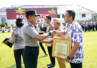 Kapolda Jateng Beri Penghargaan Personel dan Mitra Berprestasi, Dorong Polisi Adaptif Hadapi Generasi Digital