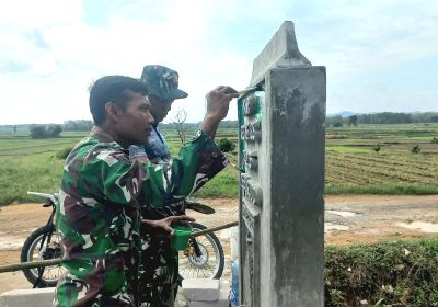 Pengecatan Tugu Prasasti TMMD Reguler ke-128 Kodim Pati Jadi Penanda Semangat Pengabdian