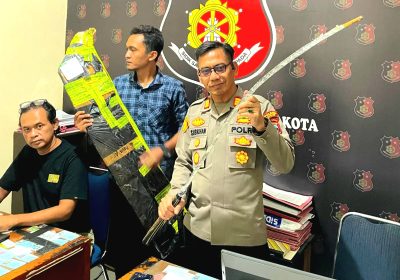 Polisi Gagalkan Pengiriman Sajam Lewat Paket Online, Dugaan Keterlibatan Kelompok Remaja di Kudus
