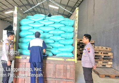 Dukung Ketahanan Pangan Polres Jepara Kawal Pengiriman 20 Ton Jagung  ke Bulog Pati