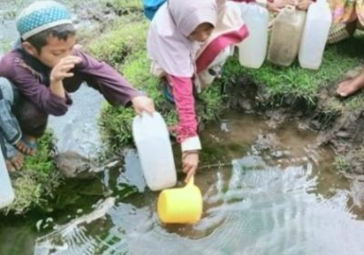 Pasok PDAM Giri Menang, Warga Desa Peresak Masih Kesulitan Air Bersih