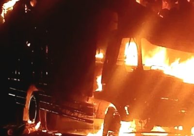 Satlantas Polres Rembang Bergerak Cepat Tangani Truk Trailer Terbakar di Jalur Pantura